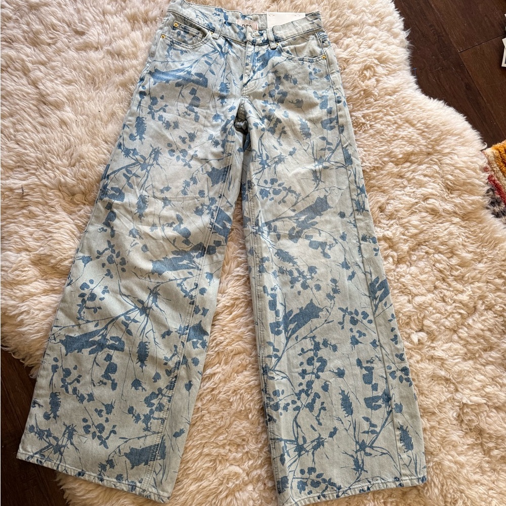 BDG low and wide jean - floral print in light blue size 26 NEW - Picture 7 of 7